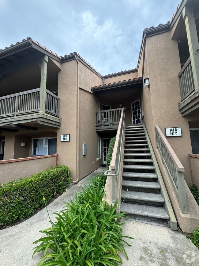 Building Photo - 1 Bed Condo with Garage & Balcony in Orange
