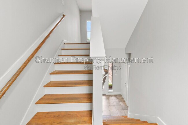 Building Photo - 1604 Reinerman St