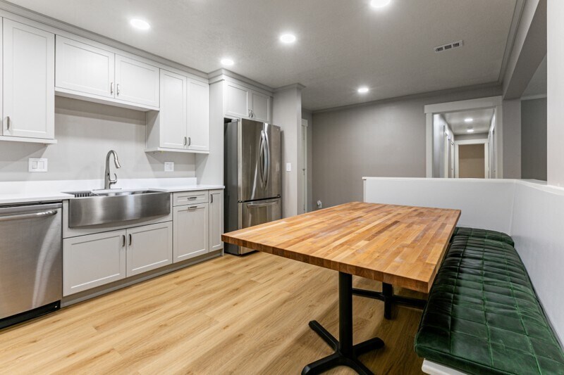 Building Photo - 2710 S Highland Dr