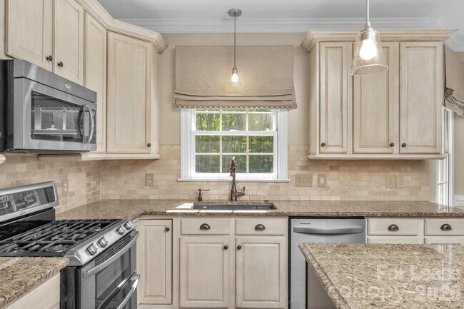 Building Photo - 1202 Coachman Dr