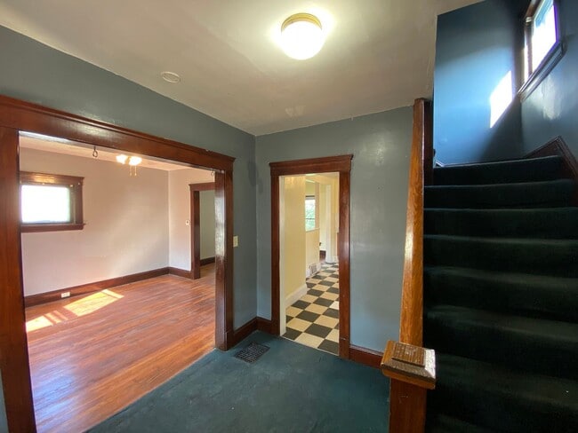 Building Photo - ? Comfortable 3-Bedroom, 1.5-Bathroom Home...