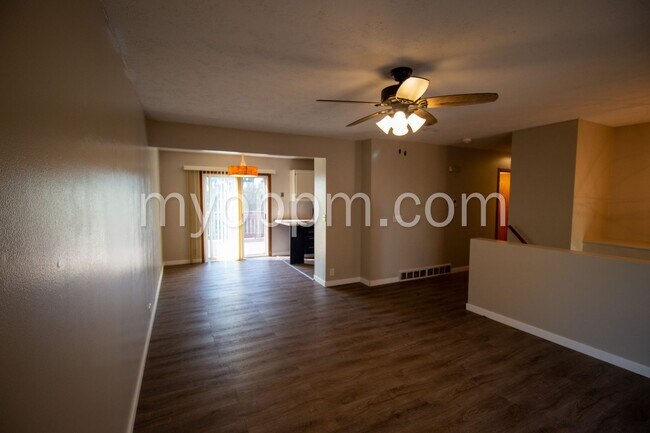 Building Photo - Spacious Omaha Home