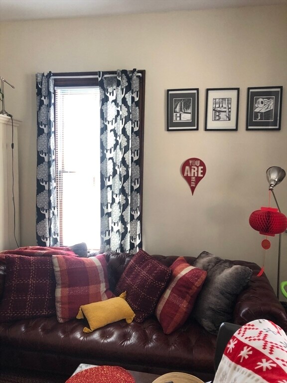 Building Photo - 27 Warren Ave