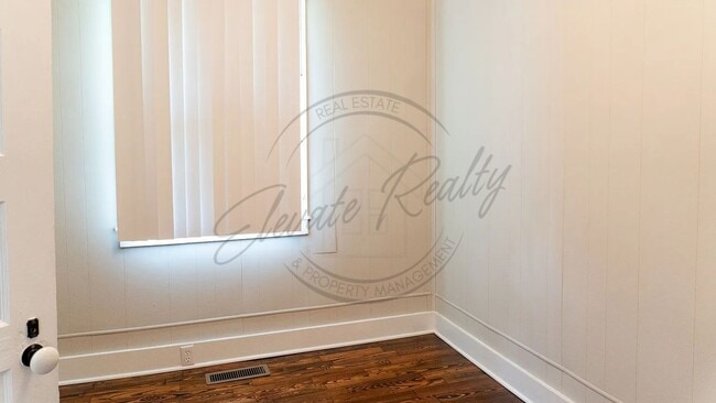 Building Photo - Charming 3-Bedroom Home with a Basement in...