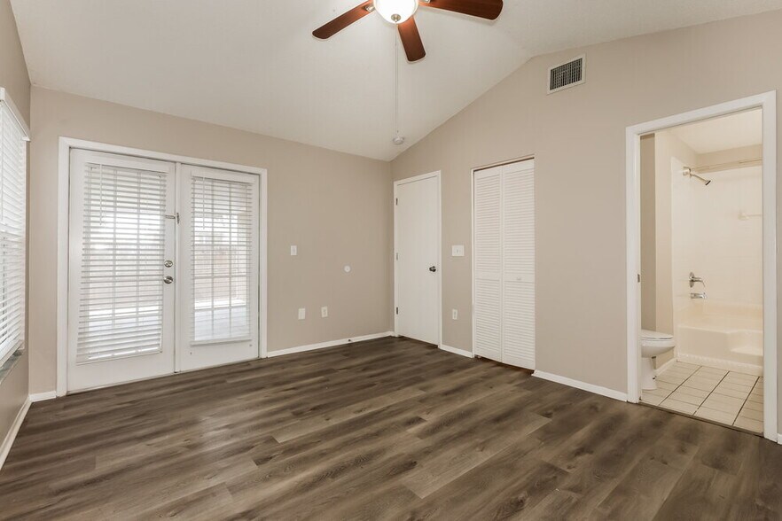 Building Photo - 13208 Sharondale Ct