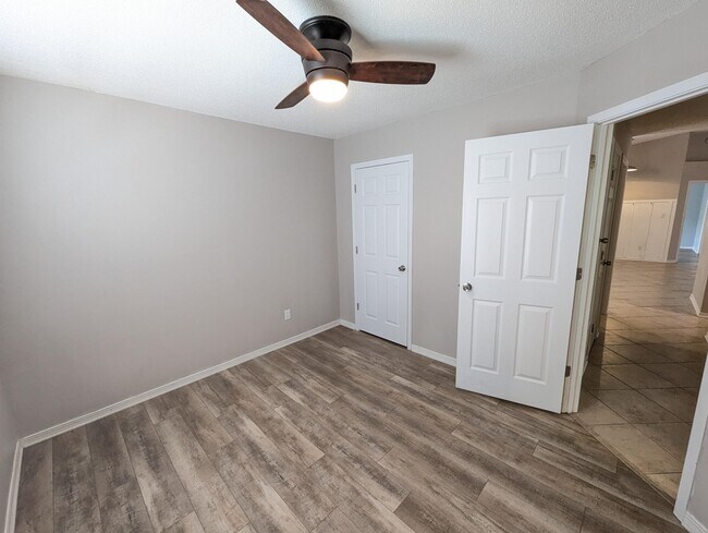 Building Photo - 9516 Brentwood Blvd
