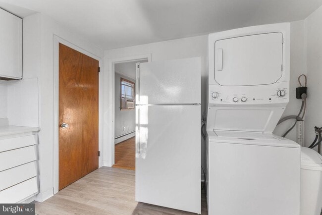 Building Photo - 225 Pershing Ave