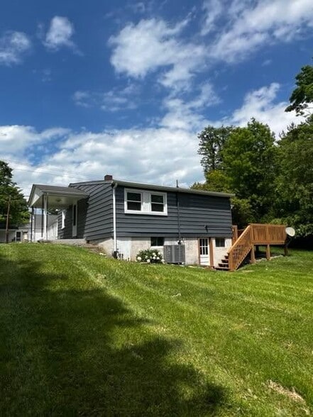 Building Photo - 1601 Glade Rd