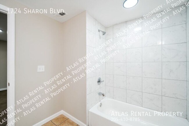 Building Photo - 1724 Sharon Blvd