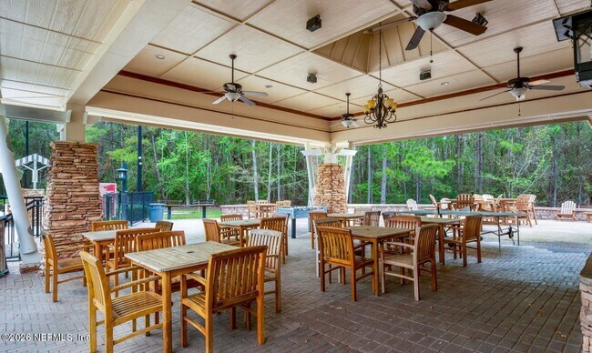 Building Photo - 539 Hedgewood Dr