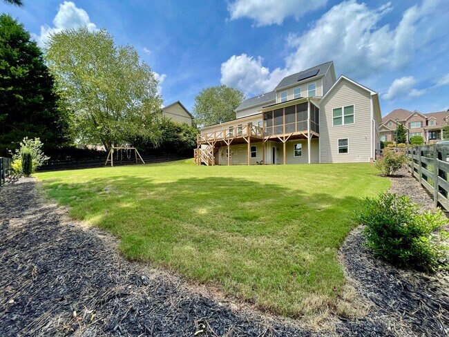 Building Photo - Gorgeous 5 bedroom 3.5 bath home in desira...