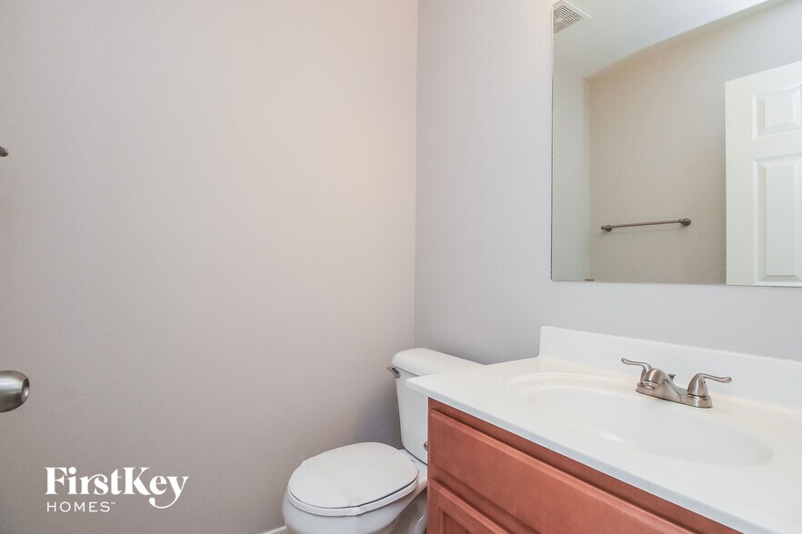 Building Photo - 1858 E Omega Dr