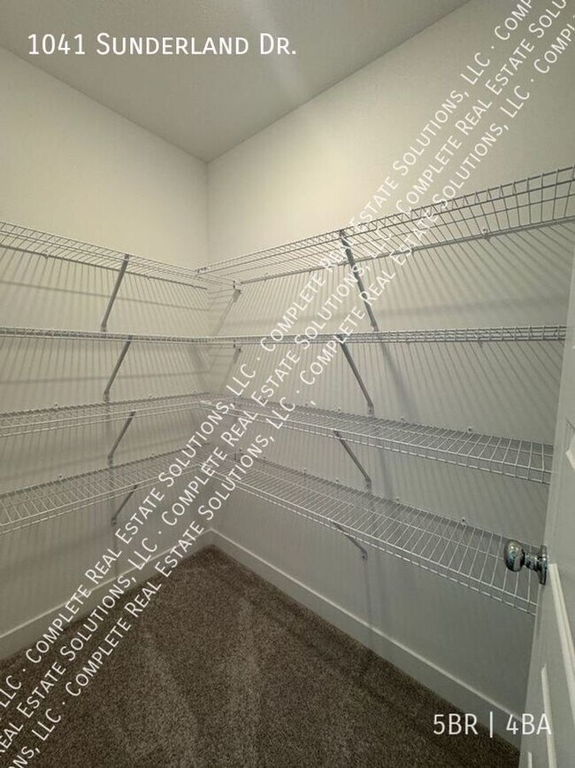 Building Photo - 1041 Sunderland Dr