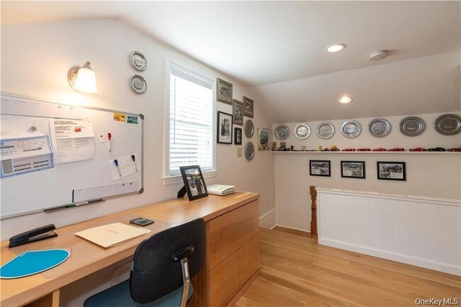 Building Photo - 401 Nichols St