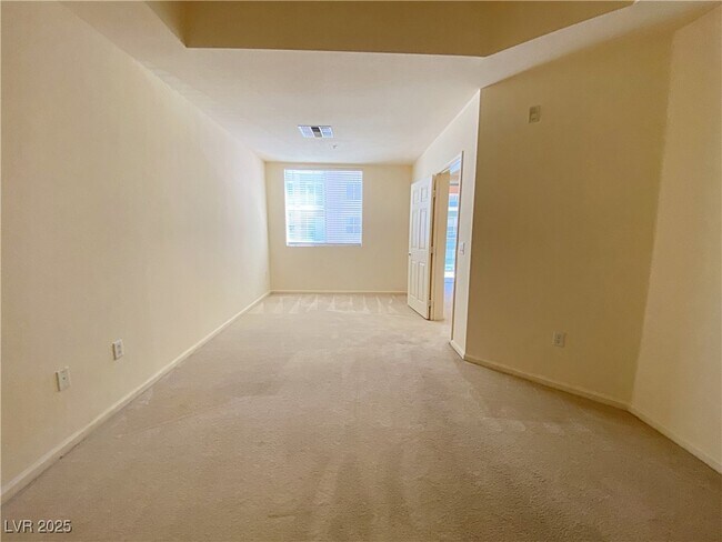 Building Photo - 35 E Agate Ave