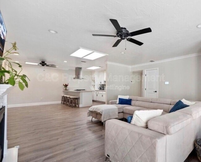 Building Photo - 2764 Tropicana Dr