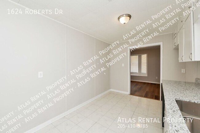 Building Photo - 1624 Roberts Dr