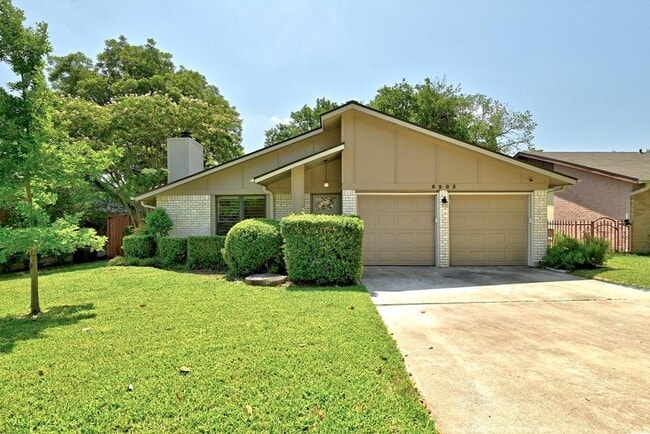 Building Photo - 6903 Moonmont Dr