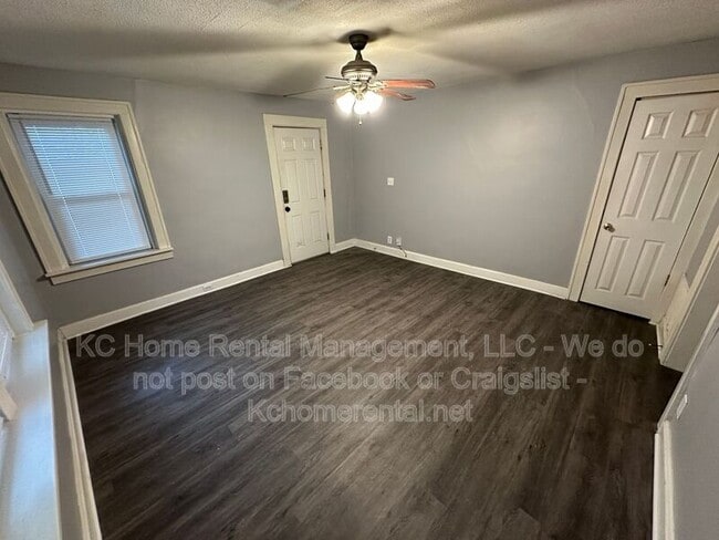 Building Photo - 1112 W 41st Terrace
