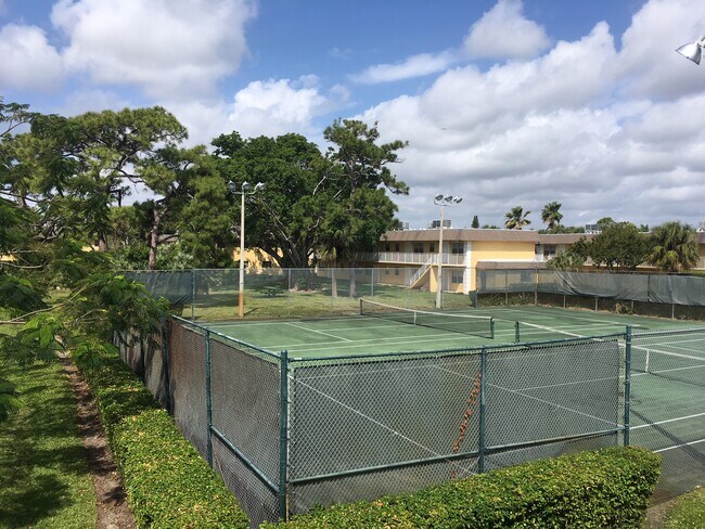 Building Photo - 5192 NE 6th Ave