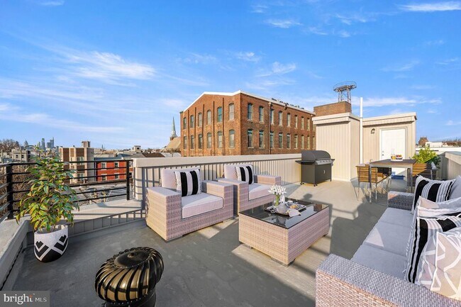 Building Photo - 2540 Sepviva St