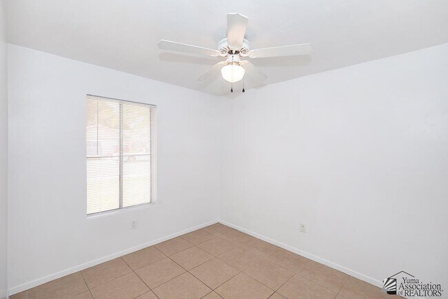 Building Photo - 1931 Paris Ct