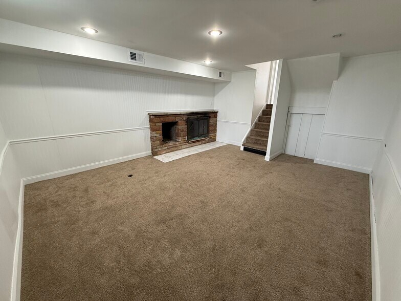 Building Photo - 15 W York St