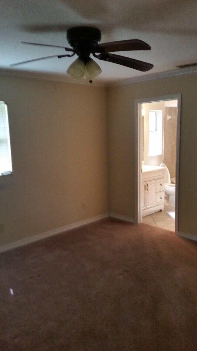 Building Photo - 3 Bed / 2 Bath Home in Venice - Rent with ...