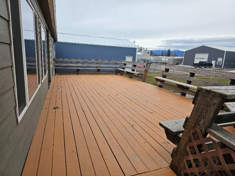 Building Photo - 914 5th St E