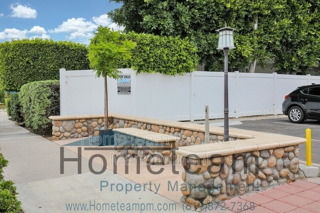 Building Photo - 3030 Suncrest Dr