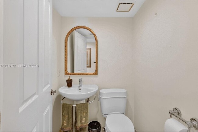 Building Photo - 4000 N Hwy A1A