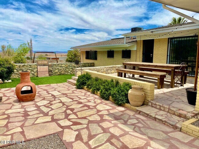 Building Photo - 3213 El Morro Rd