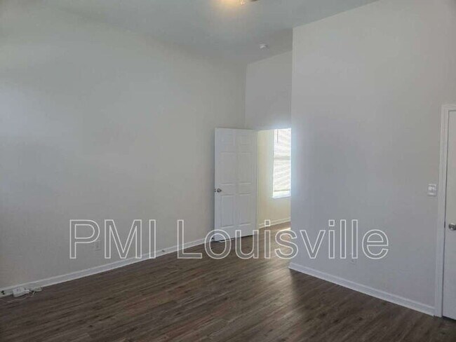 Building Photo - 714 E Kentucky St