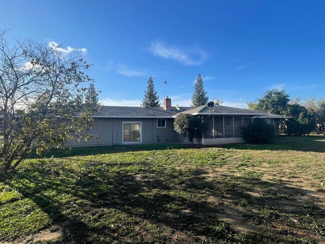 Building Photo - Incredible 3bd/2ba house surrounded by working orchards! Available now!