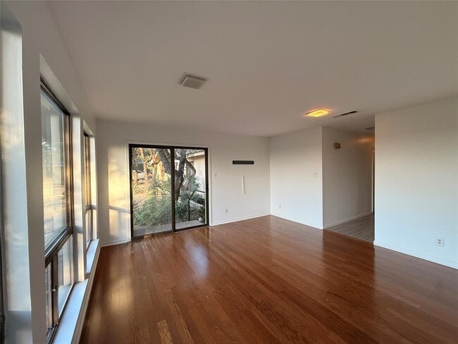 Building Photo - 112 Highlander Cove