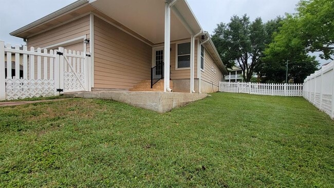 Building Photo - 374 Sampson