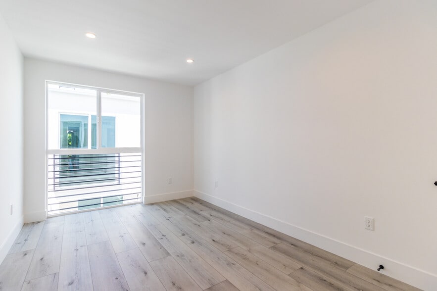 Building Photo - 4295 1/2 Tujunga Ave