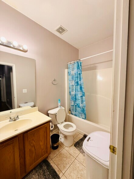 Building Photo - 520 Anglewood Trce