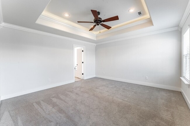 Building Photo - 1100 Huntleigh Dr