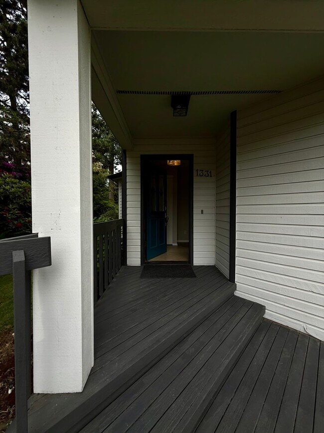 Building Photo - Stylish & Spacious West Salem Home 3Bed/2Bath