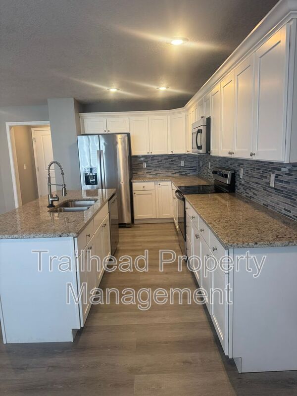 Building Photo - 603 Hillcrest St