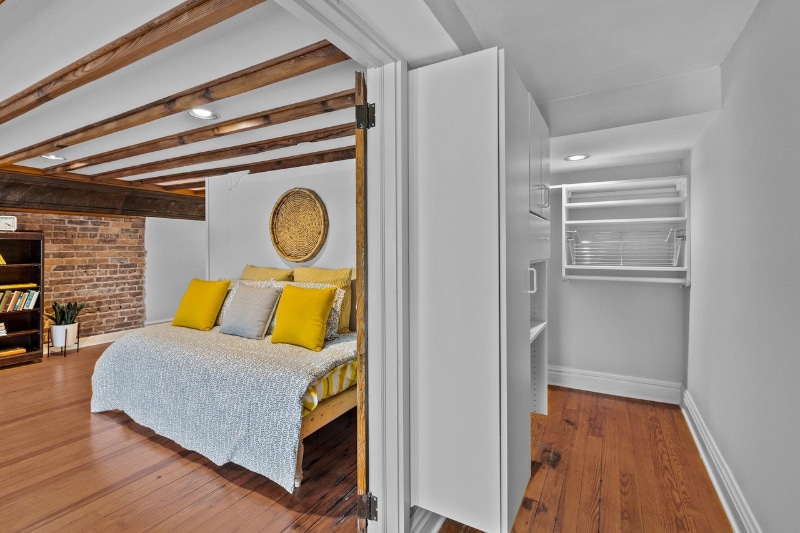 Building Photo - 323 W Main St