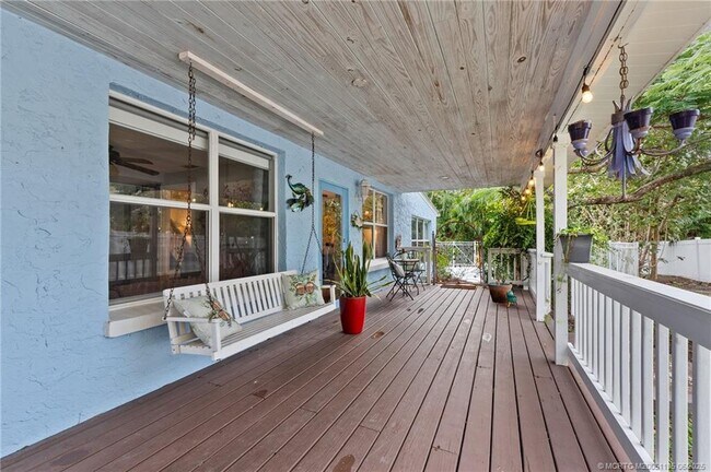 Building Photo - 508 SE Balboa Ave