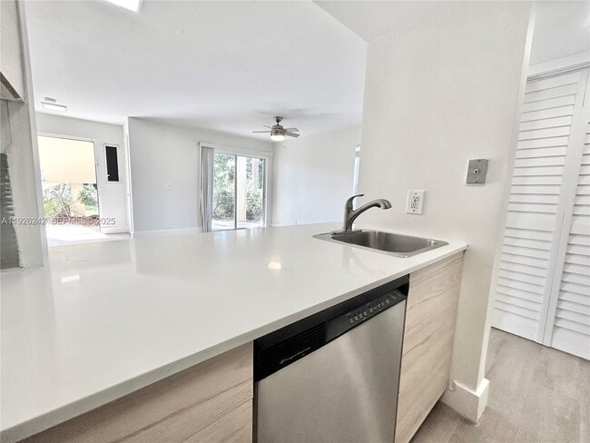 Building Photo - 6340 La Costa Dr