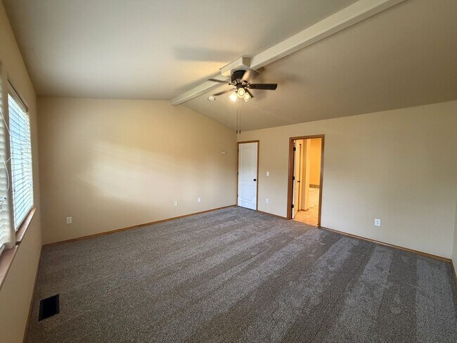 Building Photo - Spacious 4-Bedroom Home Near Lake Stevens in Desirable Noble Court