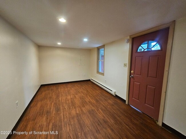 Building Photo - 14 Kulp Ave