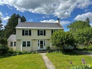 Building Photo - 3 Bedroom home, walking distance to Dartmouth