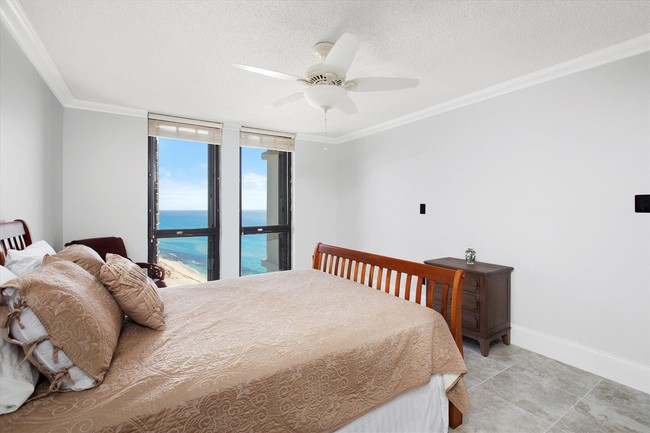 Building Photo - 5380 N Ocean Dr