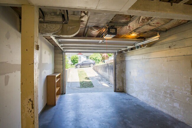 Building Photo - 5bd/4ba Seattle Home