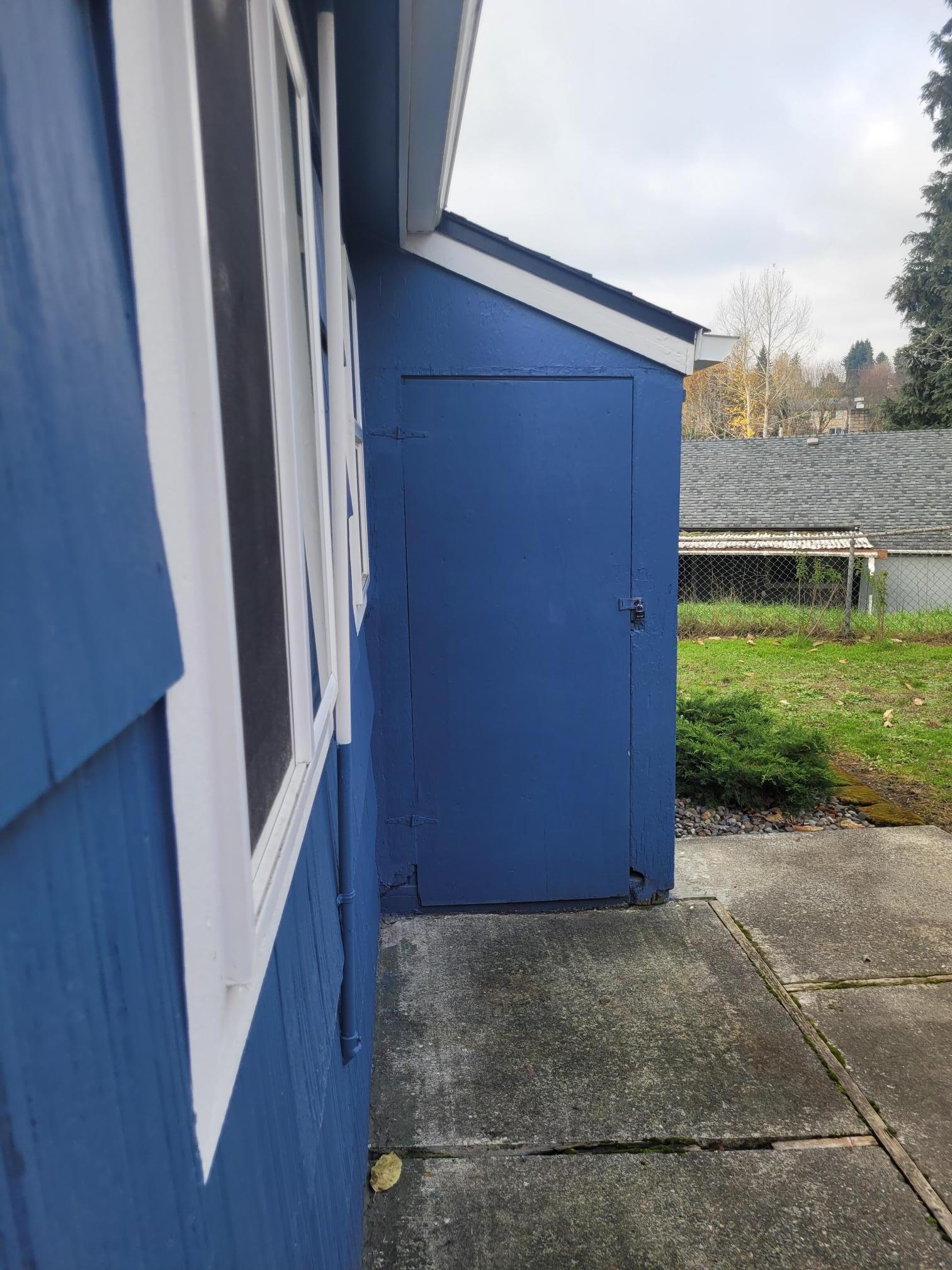 LOCKING STORAGE SHED - 1713 Anderson St